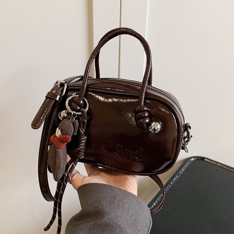 Retro soft leather solid color pillow bag for women, 2025 new trendy and fashionable single-shoulder crossbody bag, versatile hand-held bowling bag details Picture