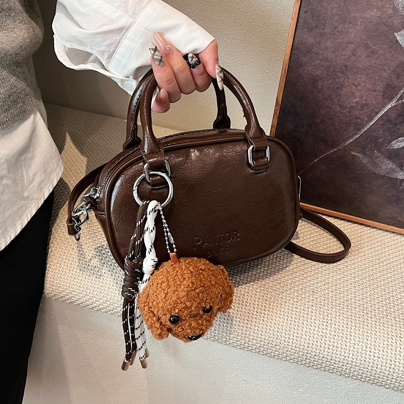 Simple and stylish small bag for women, 2025 new style, personalized ins crossbody bag, fashionable retro handbag, trendy small square bag details Picture