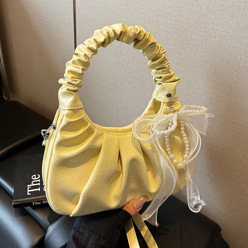 A new summer fashion single-shoulder crossbody bag for women with a niche design in 2025, featuring a casual Korean-style pleated dumpling bag full figure