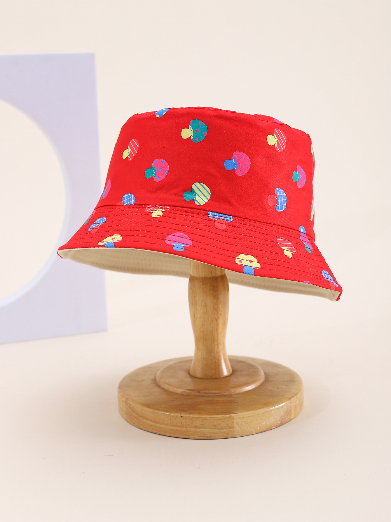 This is a popular children's double-sided fisherman's hat with mushroom prints in spring and summer. It's cute, cartoon, classic and versatile. It's a unique children's double-sided fisherman's hat with a pier circumference of 54CM Specification drawing
