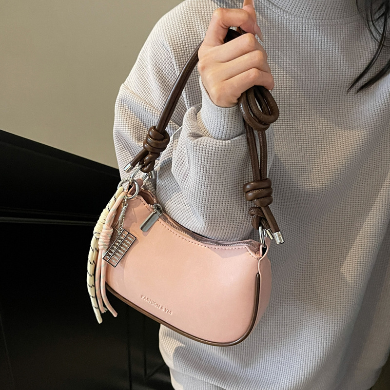 French niche quality handbag, women's bag, Spring 2025 new underarm bag, simple and versatile commuter crossbody bag Application Scenario
