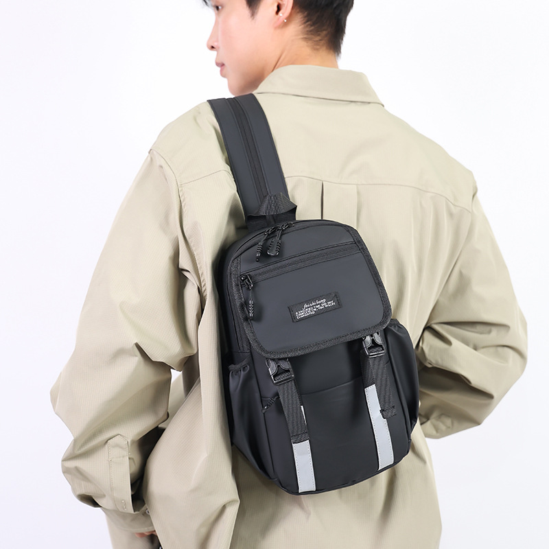 The new men's chest bag with large capacity is suitable for both shoulder and single shoulder. It is a casual travel backpack and a business fashion commuting bag Specification drawing