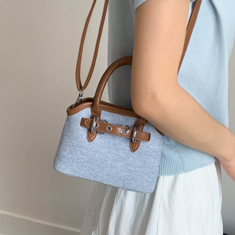Korean-style fashionable and high-quality hand-held shell bag for women, 2025 summer trend, color-blocking and versatile commuting single-shoulder crossbody bag details Picture
