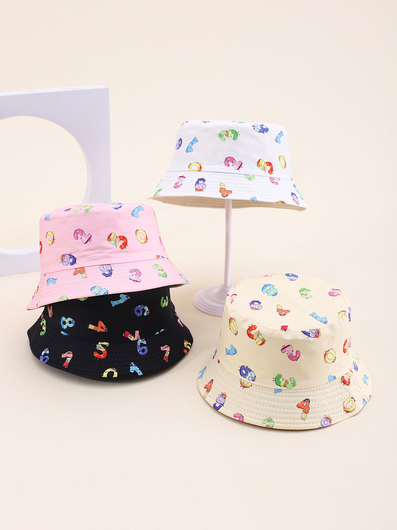 This spring and summer hit children's digital printed double-sided fisherman's hat is cute, cartoon-style, classic and versatile. It's a unique children's double-sided fisherman's hat with a pier circumference of 54CM full figure