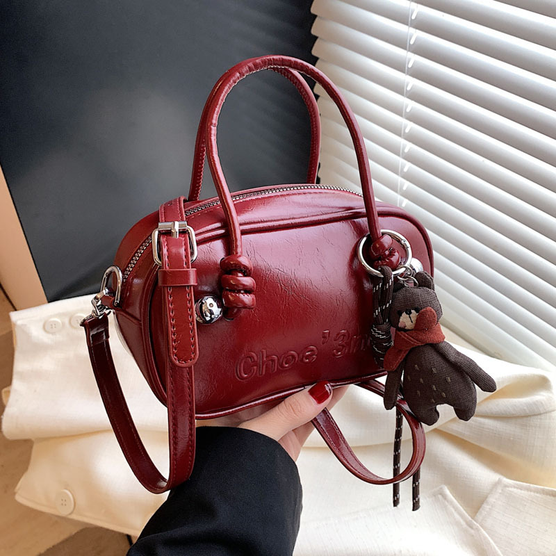 Retro soft leather solid color pillow bag for women, 2025 new trendy and fashionable single-shoulder crossbody bag, versatile hand-held bowling bag Specification drawing