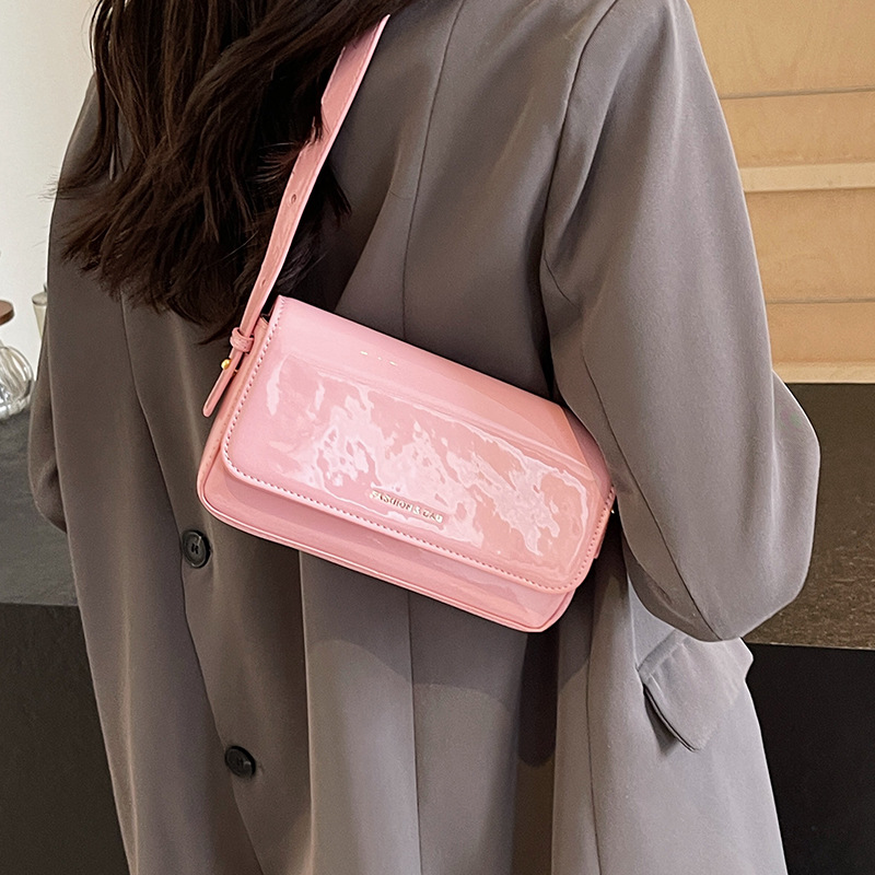 Silver high-end underarm bag for women 2025 new niche design handbag, a fashionable bestseller single-shoulder small square bag Item Picture