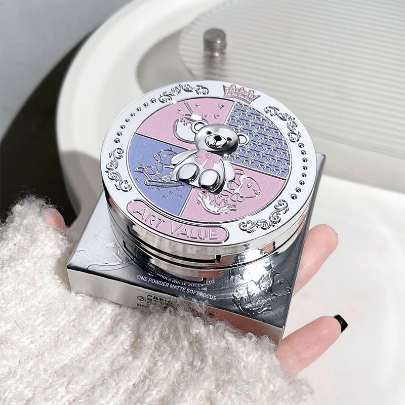 Art Value Bear Knight Soft Focus Powder Compact Matte Natural Loose Powder Pseudo-Natural Look Versatile Girls' Makeup Wholesale details Picture