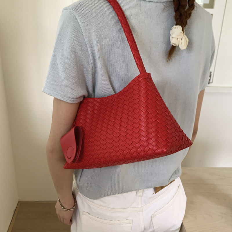French niche woven pattern underarm bag for women 2025 summer, versatile and high-end commuting single-shoulder handbag Specification drawing
