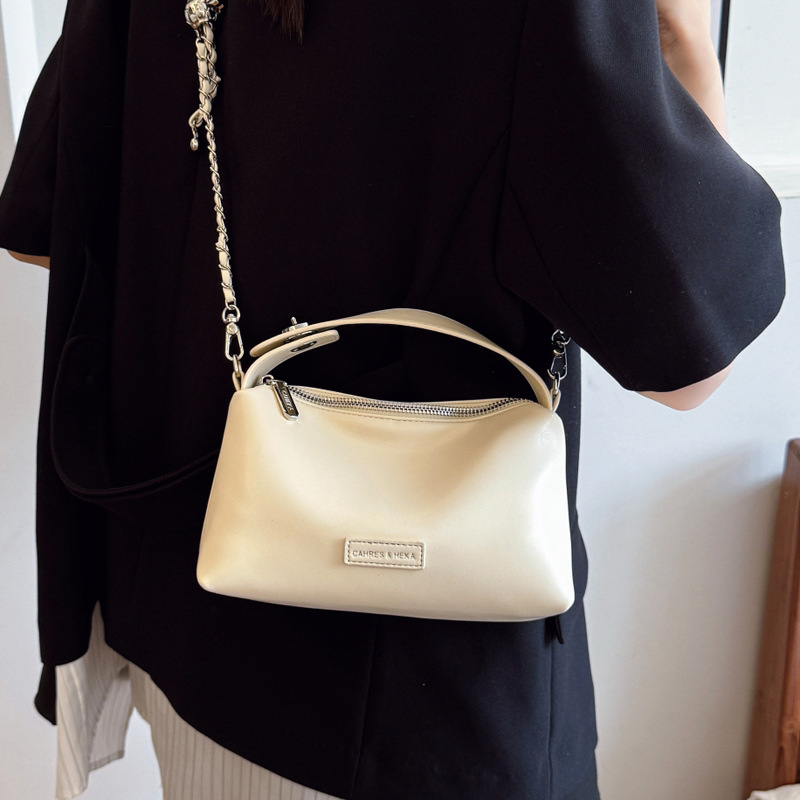 A stylish and elegant hand-held small square bag for women in the summer of 2025, featuring an Instagram-chic and high-end single-shoulder crossbody women's bag details Picture