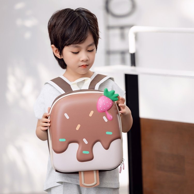 Children's ultra-light and fashionable backpack, kindergarten children's schoolbag, princess stylish ice cream, portable bag for going out Application Scenario