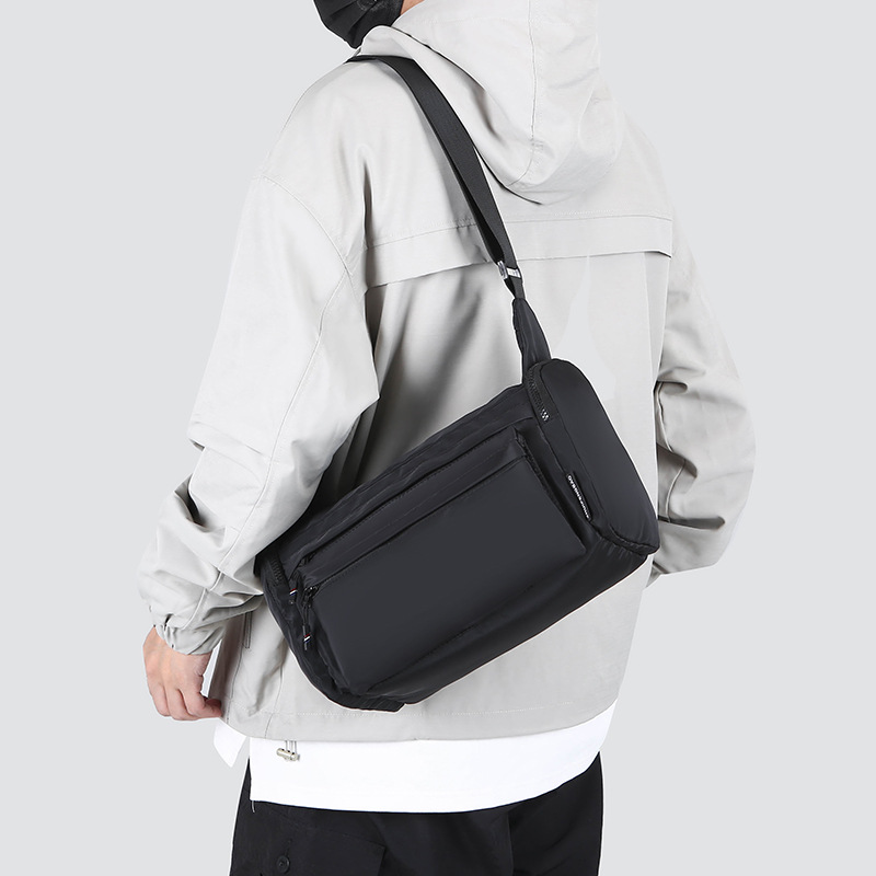 2024 New stylish and versatile messenger bag, Japanese minimalist functional single-shoulder bag, casual men's large-capacity crossbody bag details Picture