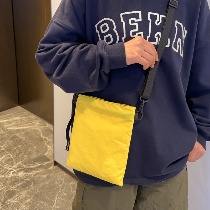 The 2025 summer new stylish, simple and individual small square bag is a trendy and casual single-shoulder crossbody bag for women details Picture