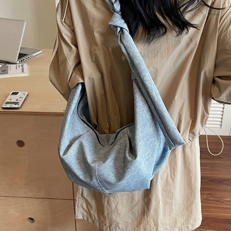 Niche design denim bag for women 2025, large capacity, casual and versatile, single-shoulder crossbody dumpling bag, fashionable underarm bag details Picture