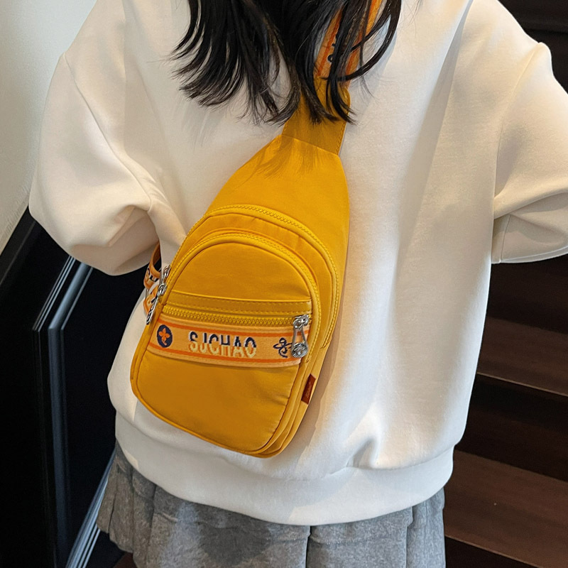 Summer nylon bag for women, 2025 new style commuter sports single-shoulder chest bag, niche and versatile, large-capacity crossbody bag Application Scenario