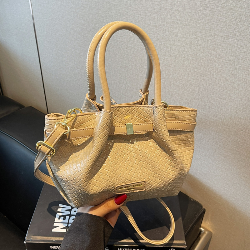 Simple crossbody bag 2025, single-shoulder bucket bag, Spring new style for work, Korean style bag, embossed commuting fashion bag for women full figure