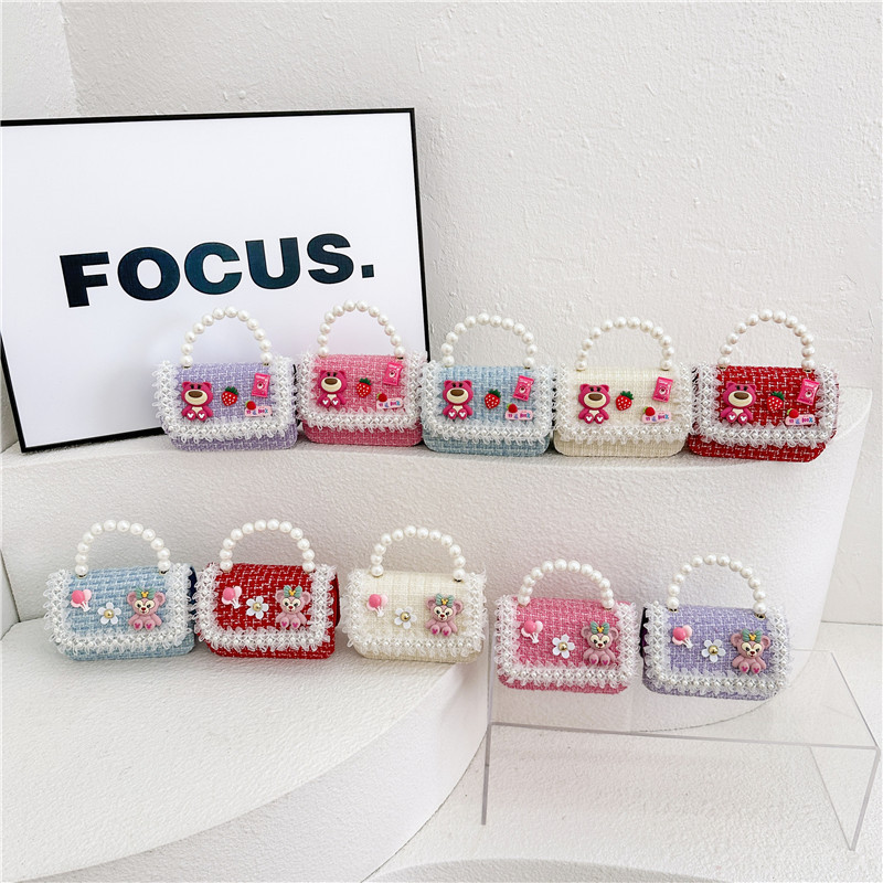 New versatile children's strawberry bear small square bag, stylish princess handbag, Korean version girl chain single-shoulder crossbody bag full figure