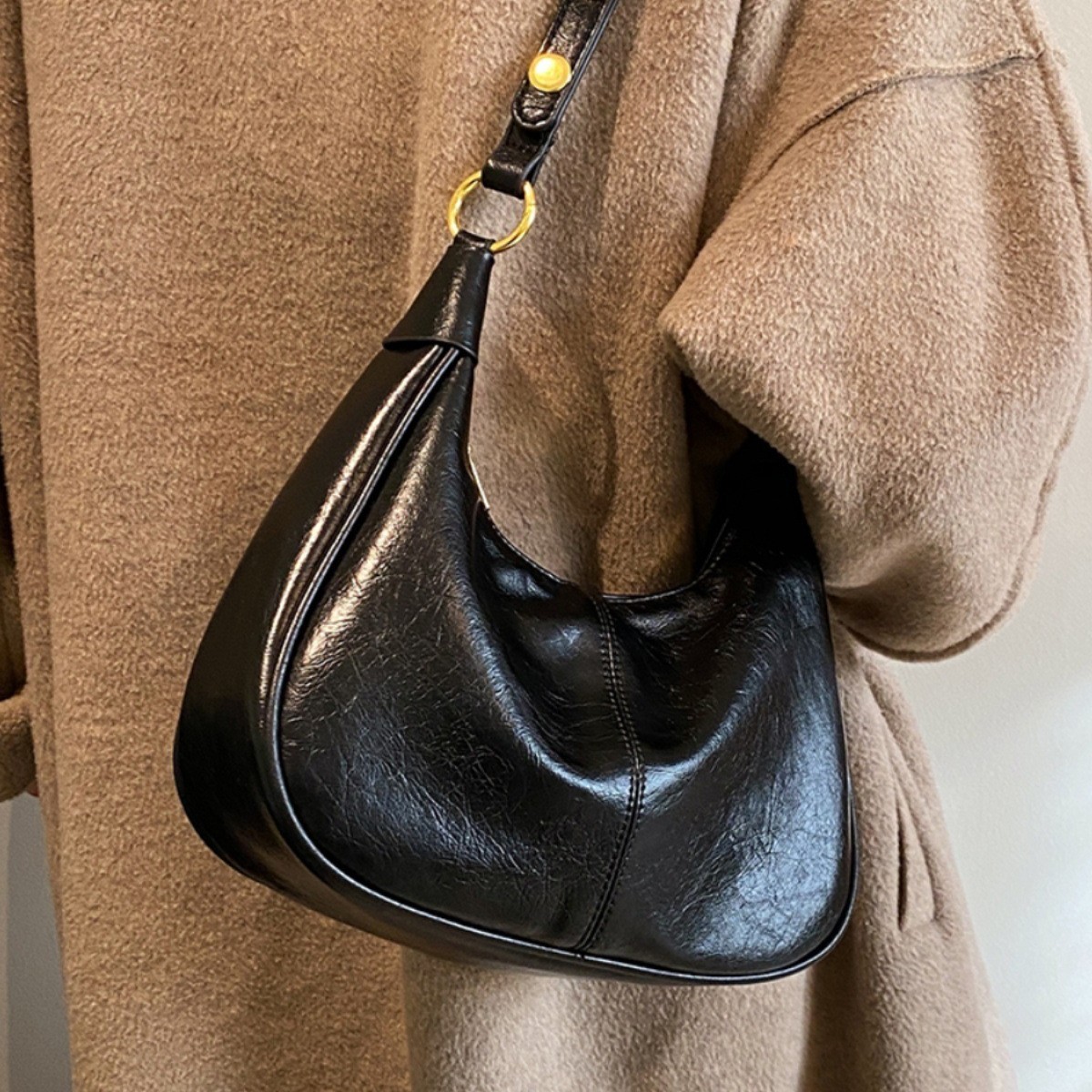 This year's trendy bags for women 2025 are super popular. They are fashionable, high-end, and stylish single-shoulder underarm bags, as well as retro and versatile crossbody bags full figure