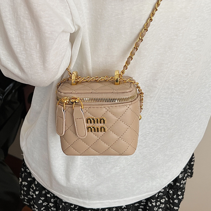 Little Bag Women 2025 Summer New Fashion diamond-shaped chain patent leather crossbody bag, versatile single-shoulder hand-carry bucket bag Specification drawing
