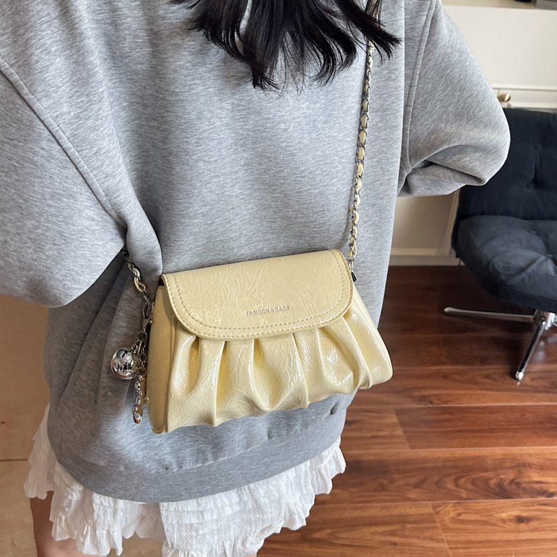 French niche pleated bag for women 2025 new style, versatile and stylish cloud bag, high-end chain single-shoulder crossbody bag details Picture