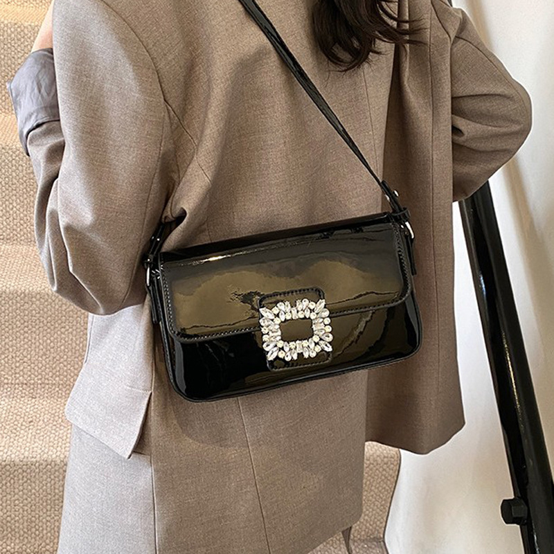 Korean style trendy underarm bag 2025 summer new women's bag, stylish diamond-encrusted single-shoulder bag, patent leather shiny crossbody bag Application Scenario