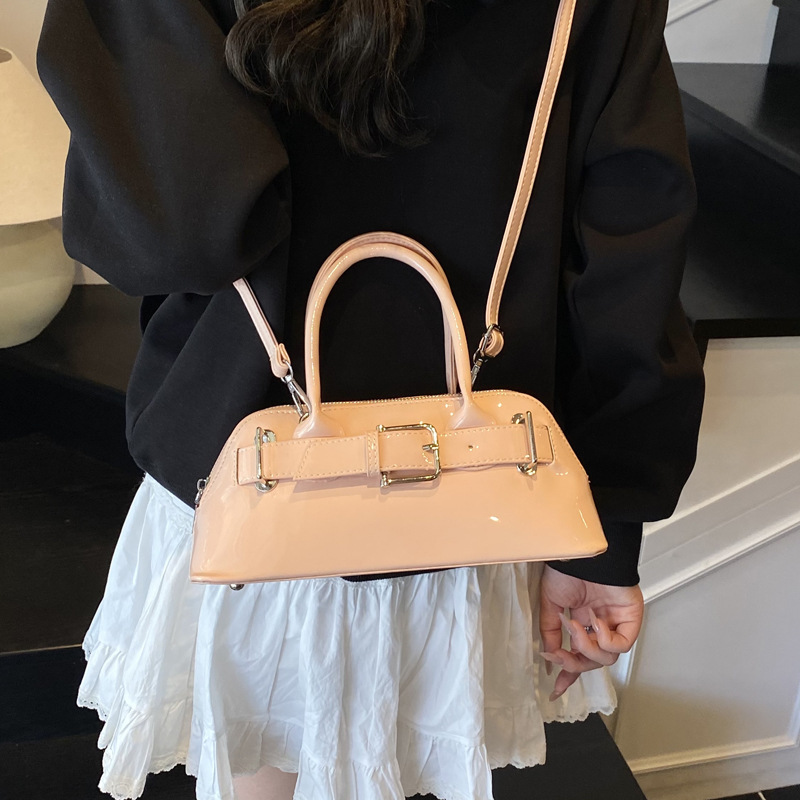 Retro hand-held commuter bag for women 2025 summer new style, trendy and fashionable underarm bag, simple and large-capacity single-shoulder bag details Picture