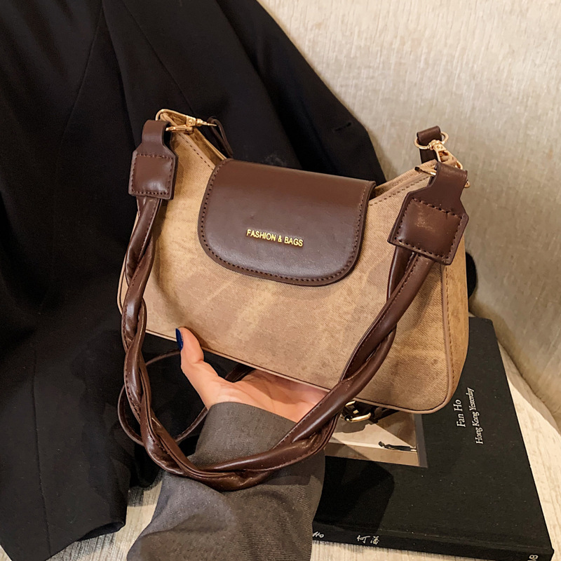 This year, new fashionable and trendy women's bags, casual crossbody underarm bags, commuting single-shoulder women's bags, and small square bags are in vogue details Picture