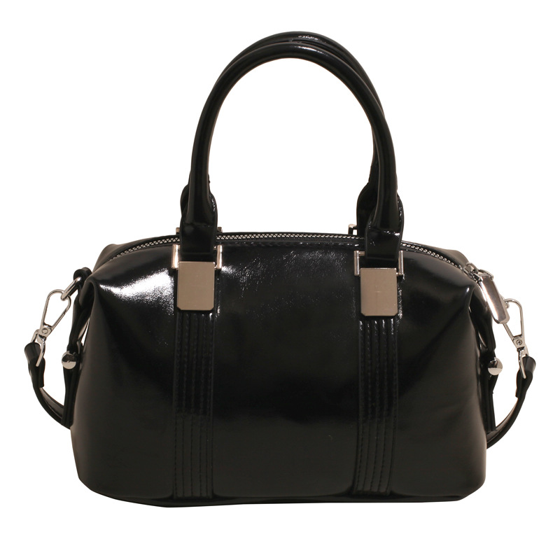 Fashionable and niche design pillow bag 2025 New Korean-style solid color Oiro-style handbag, simple commuting crossbody bag Item Picture