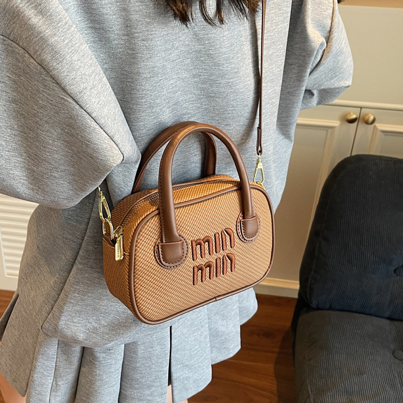 Women's bag 2025 Summer New style trendy and stylish small square bag, Boston retro hand-held pillow bag, single-shoulder crossbody bag details Picture