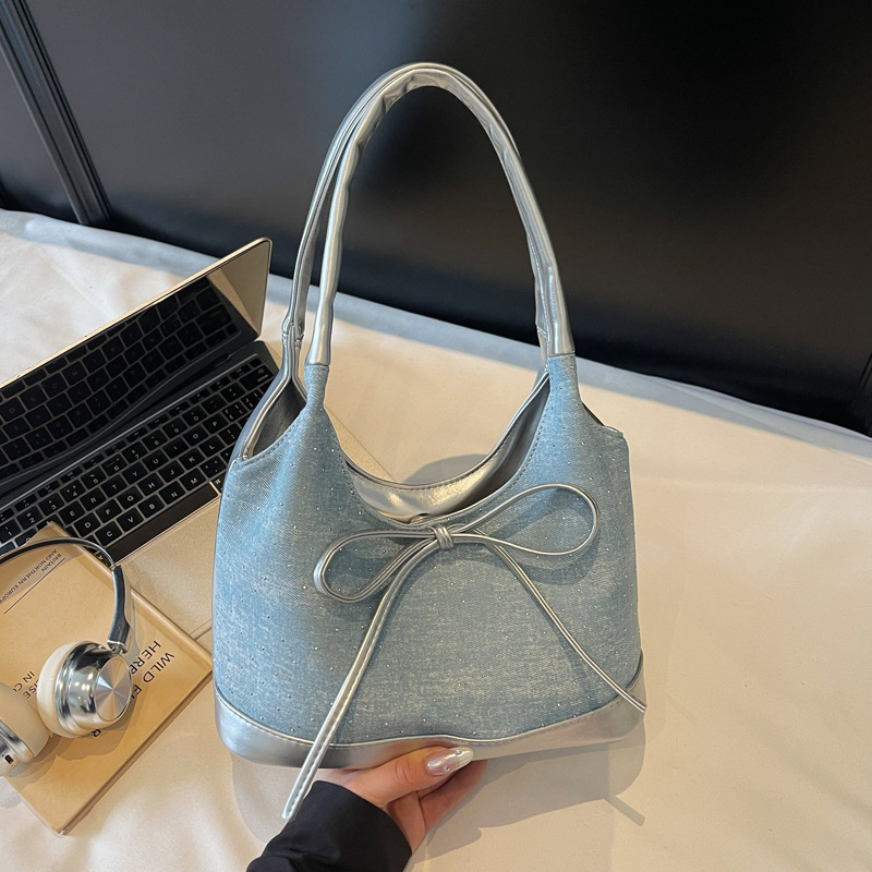This year, fashionable and elegant underarm bags for women are in vogue. In 2025, there are new large-capacity bow bow hand-held shoulder bags and bucket bags full figure