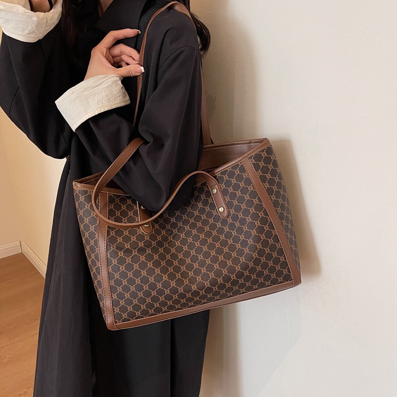 High-end, stylish, versatile, hand-carry bag for women, 2025 new trendy and popular single-shoulder bag with large capacity tote bag details Picture