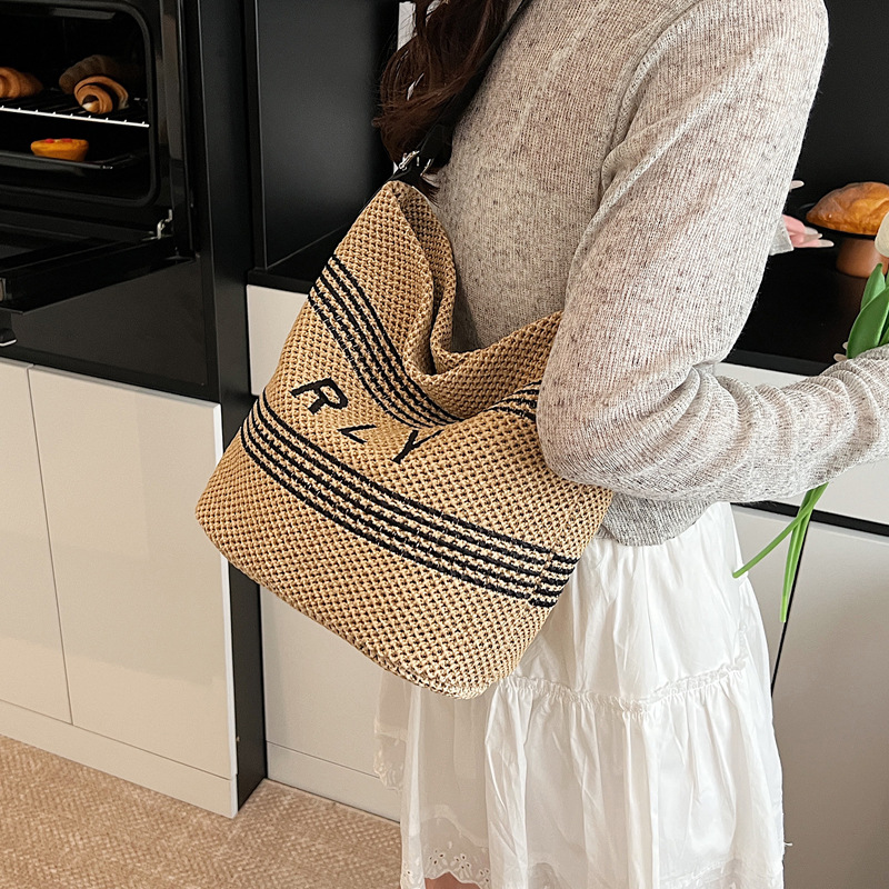 Summer vacation style woven underarm bag for women 2025 new casual large-capacity versatile seaside single-shoulder crossbody bag Specification drawing