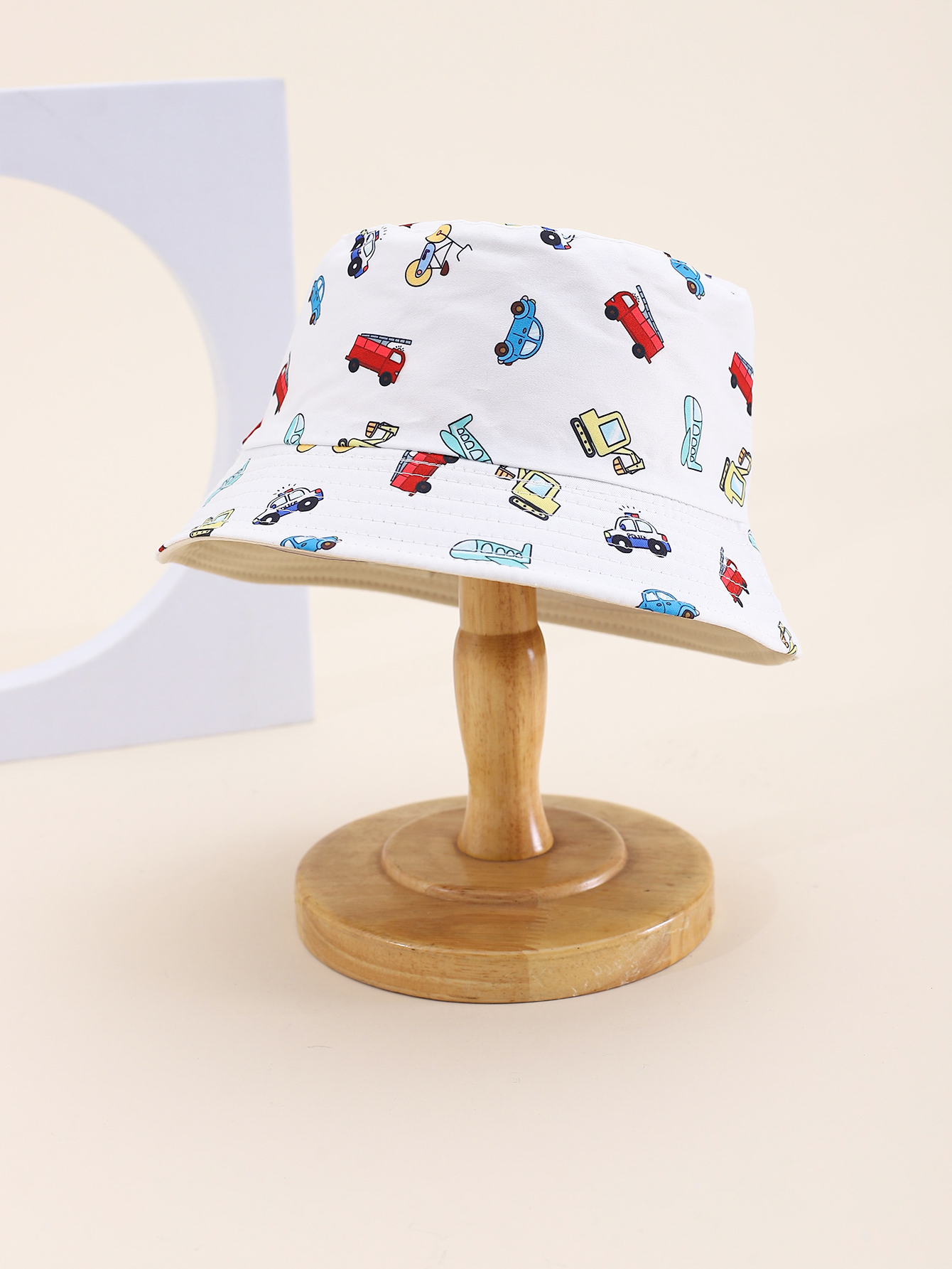 This spring and summer hit children's toy car printed double-sided fisherman's hat is cute, cartoon, classic and versatile. It's a unique children's double-sided fisherman's hat with a pier circumference of 54CM Specification drawing