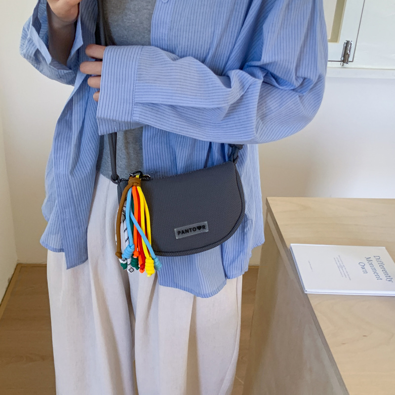 Summer's new niche design saddle bag 2025: Fashionable, trendy, casual and stylish, a chic single-shoulder crossbody bag for ladies Specification drawing