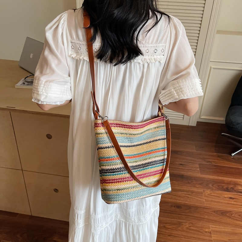 Bohemian hand-woven straw bag for women, large capacity 2025 new summer single-shoulder crossbody beach bag Application Scenario