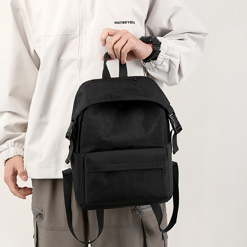 This backpack has a large capacity and a high-end feel. It is multi-functional and has a large capacity for cross-border students. It can be used for both shoulders and in one bag Application Scenario