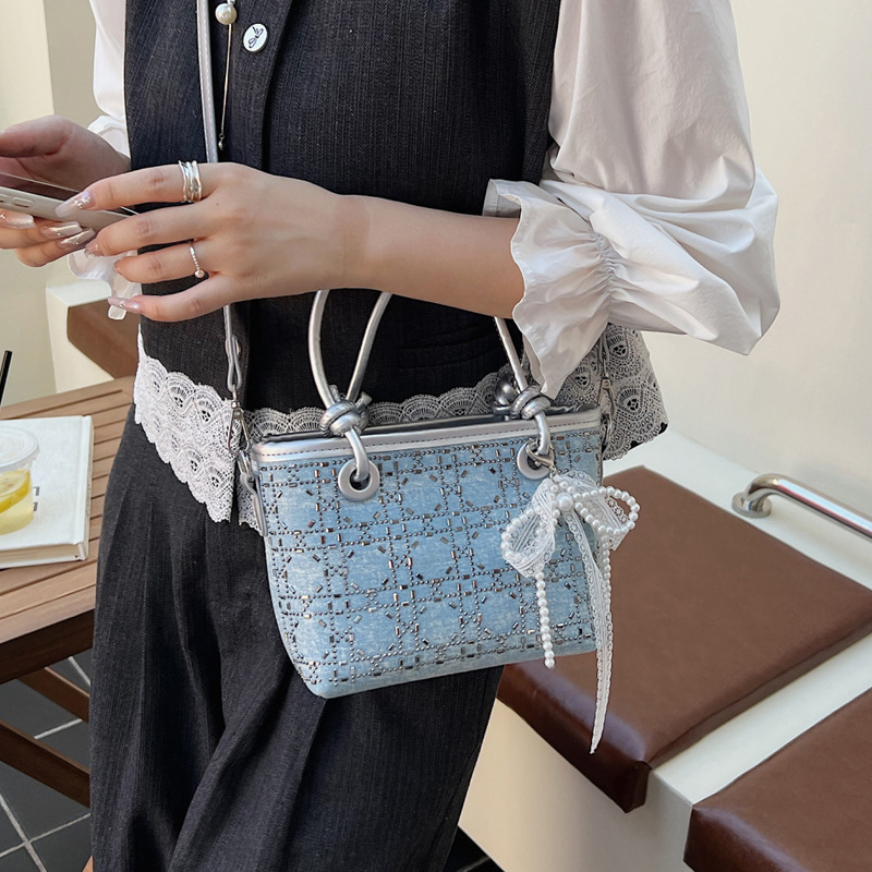 Niche design summer bag, women's hot diamond sequined hand-held bucket bag, 2025 new style bow pendant crossbody bag Specification drawing