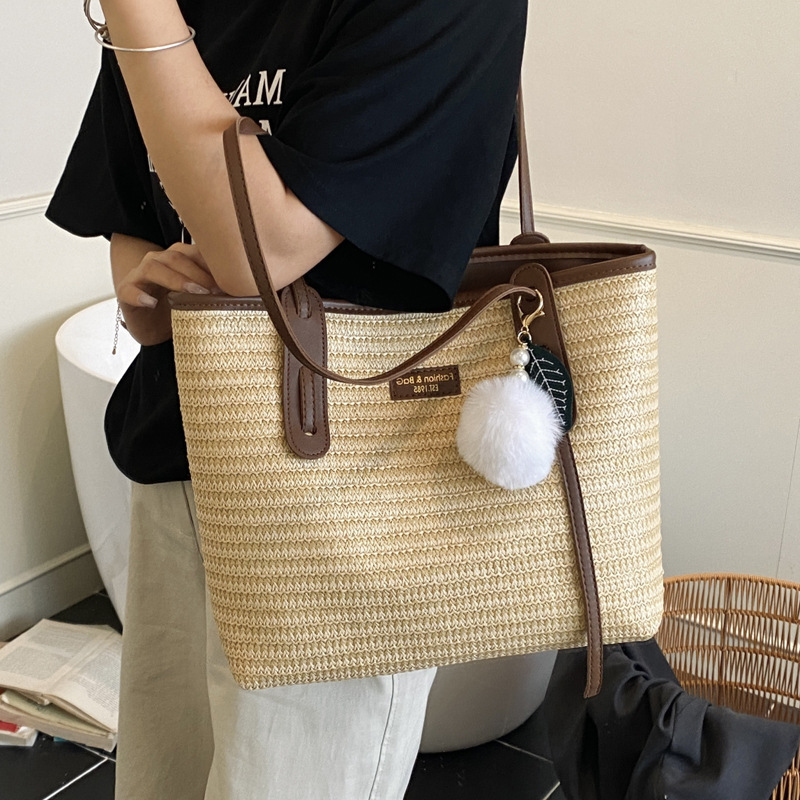This is a new 2025 summer beach-style women's bag with a simple and versatile hand-held design. It's a single-shoulder vacation woven bag Application Scenario