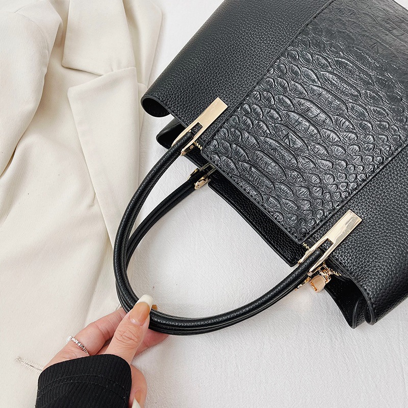 Wholesale of 2022 new cross-border women's bags, grand and fashionable, large-capacity handbags with European and American style for wedding ladies Specification drawing