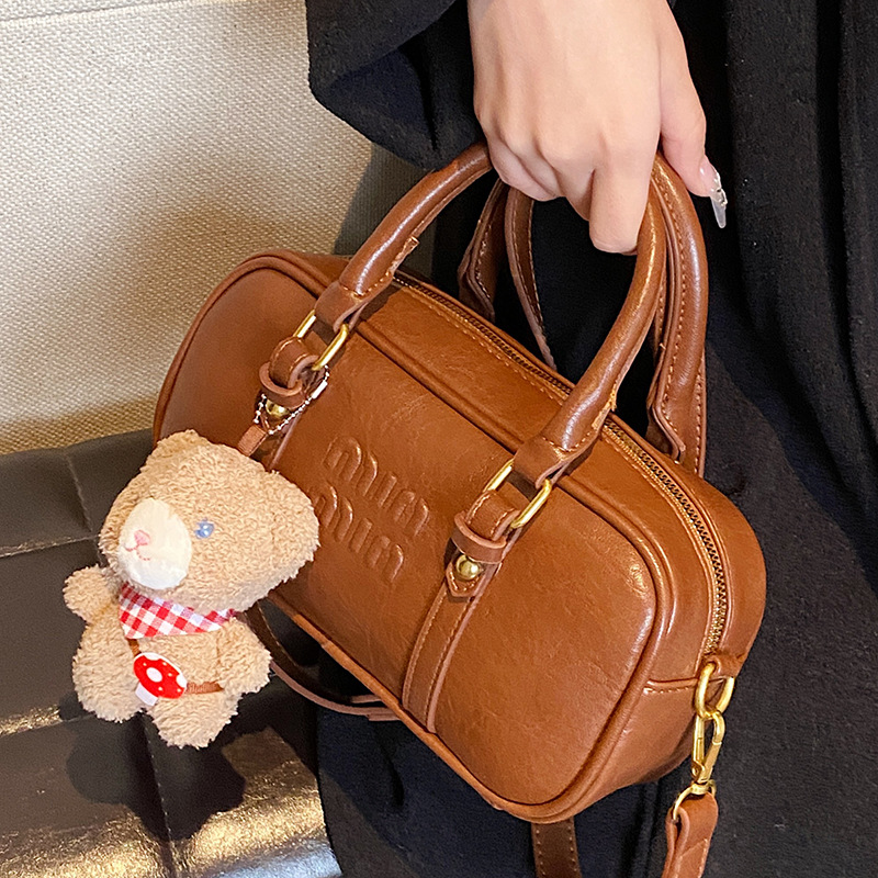 Cross-border hand-held bowling bag for women in autumn and winter 2025, new retro commuter pillow bag, large capacity crossbody bag full figure