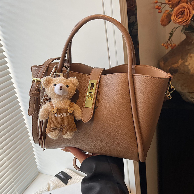 The retro hand-held small bag for women is a new trend in 2025. This is a fashionable and versatile single-shoulder crossbody bucket small bag that is popular this year Specification drawing