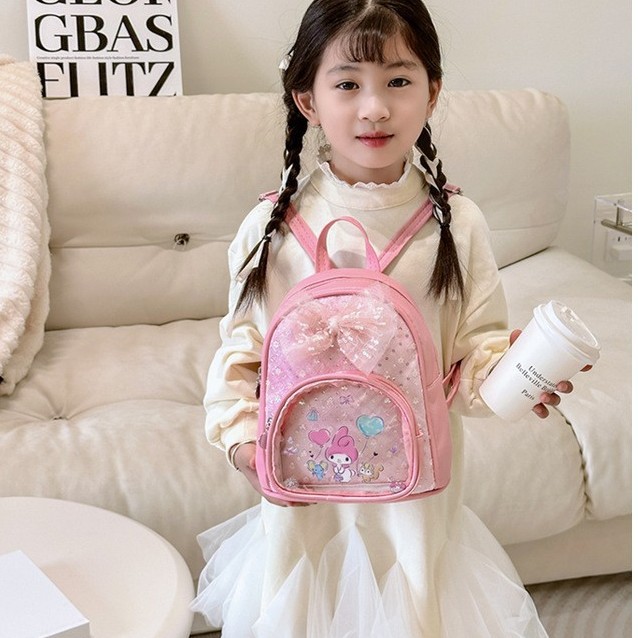 The new cute bow backpack is a trendy and stylish small schoolbag for boys and girls in kindergartens. It's a casual and versatile bag with a fashionable touch full figure