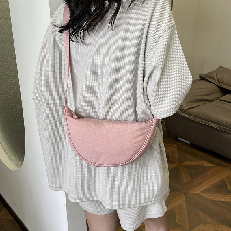 Nylon crossbody bag for women 2024 New style trendy dumpling bag, lightweight small crossbody bag, underarm bag, simple single-shoulder sports bag Specification drawing