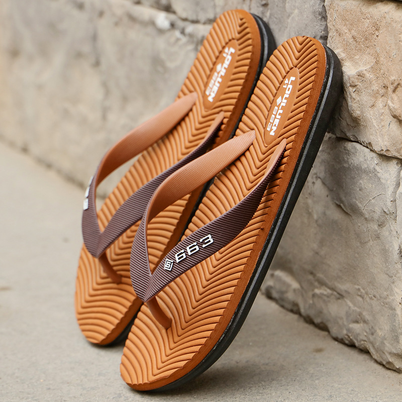 Wholesale of Lu 'an summer rubber flip-flops, men's outdoor anti-slip beach flip-flops, and trendy men's household flip-flops details Picture