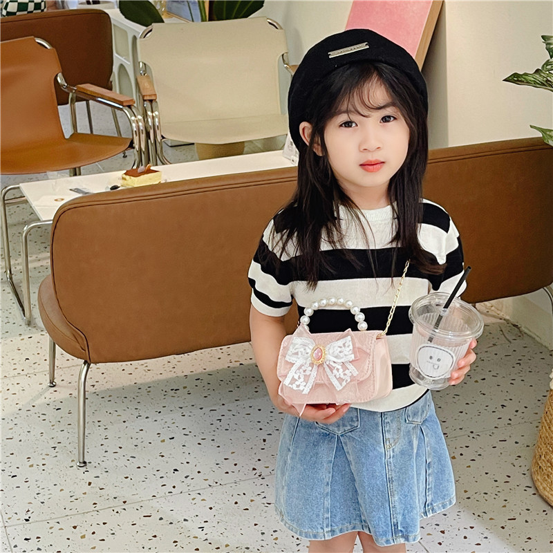 Sweet bow children's bag, girl's gift, stylish princess loose change decoration bag, fashionable chain single-shoulder crossbody bag Application Scenario