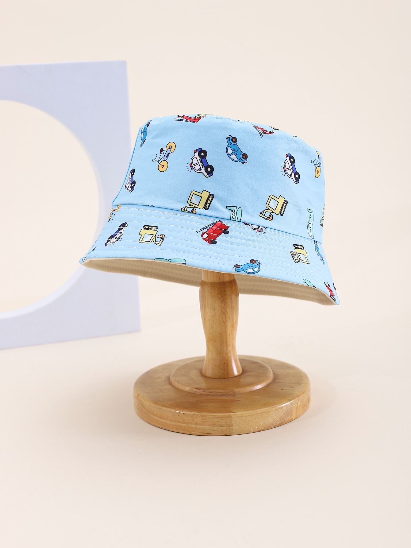This spring and summer hit children's toy car printed double-sided fisherman's hat is cute, cartoon, classic and versatile. It's a unique children's double-sided fisherman's hat with a pier circumference of 54CM Item Picture