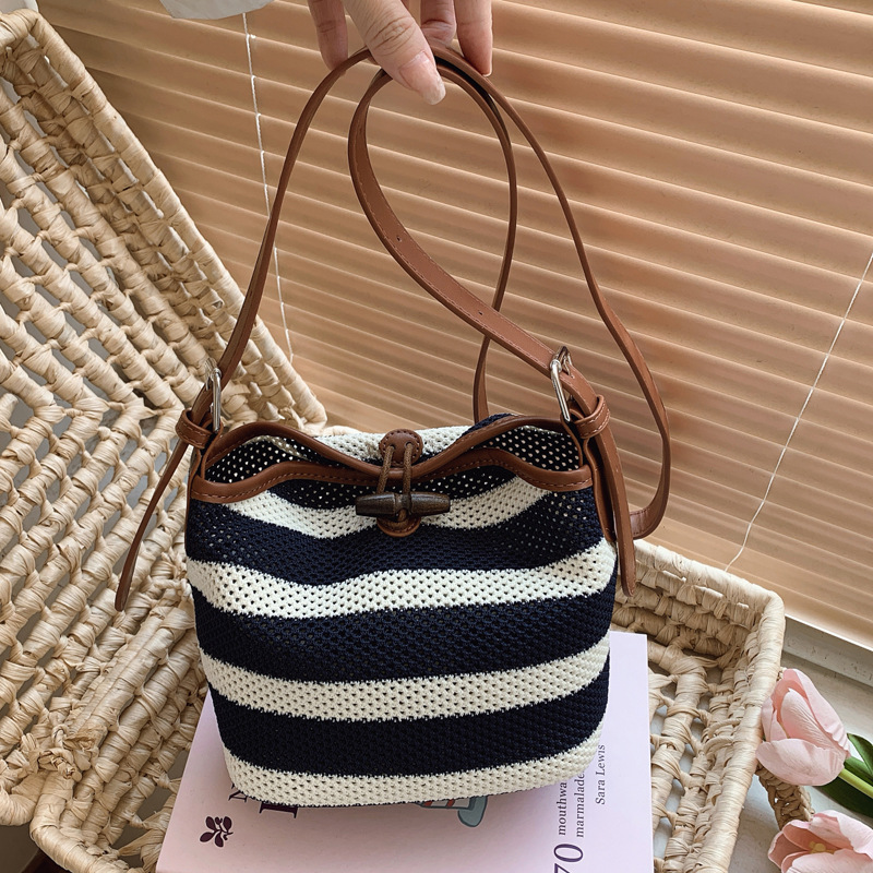 Korean style laid-back and relaxed bucket bag 2025 new summer versatile woven patchwork large capacity mother-and-child set bag full figure