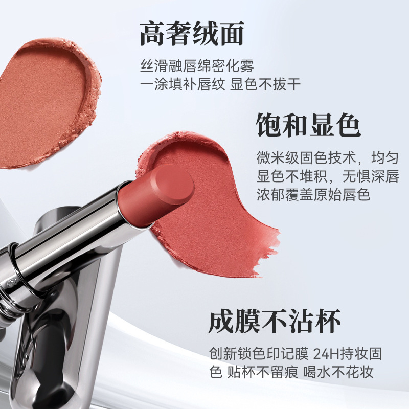 NOVO focuses on a matte non-stick rim red lipstick with a matte matte finish that is waterproof and does not fade easily. It is a lip balm for students to look fair without makeup details Picture