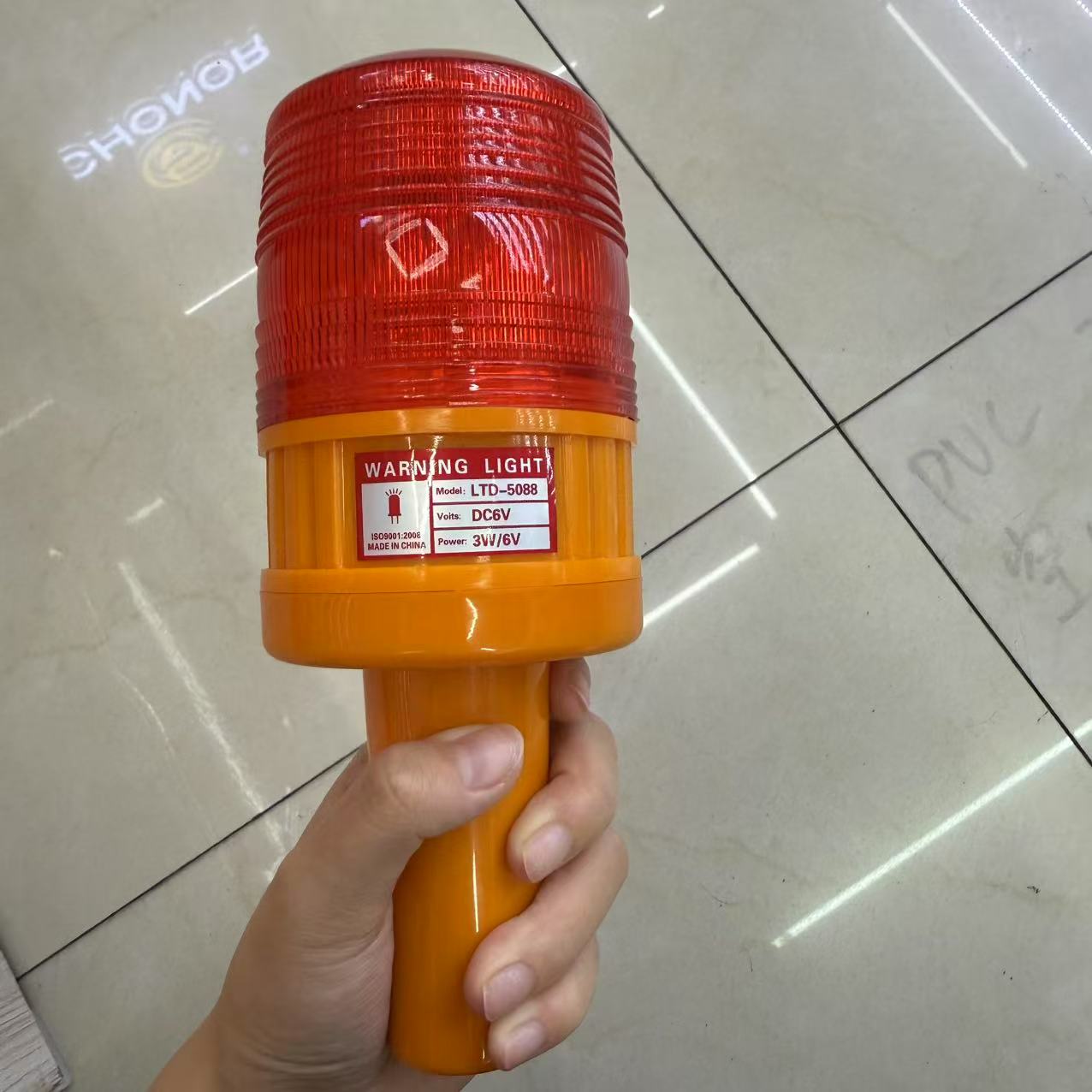 مصابيح مخروطية من طراز LED المخروطية تعمل بالليلية تعمل بالطاقة الشمسية على الطرق details Picture