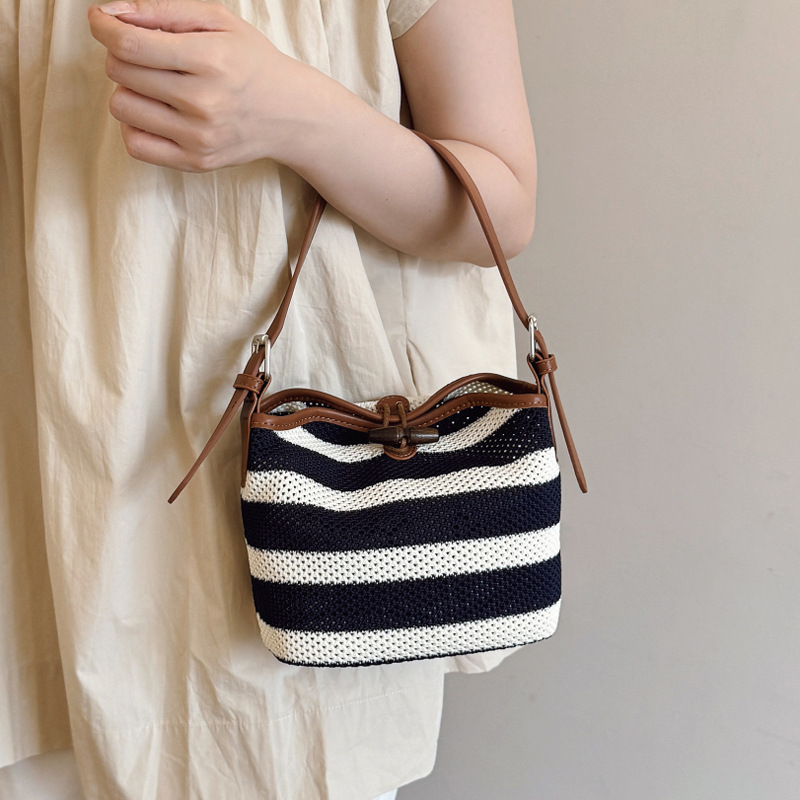 Korean style laid-back and relaxed bucket bag 2025 new summer versatile woven patchwork large capacity mother-and-child set bag details Picture