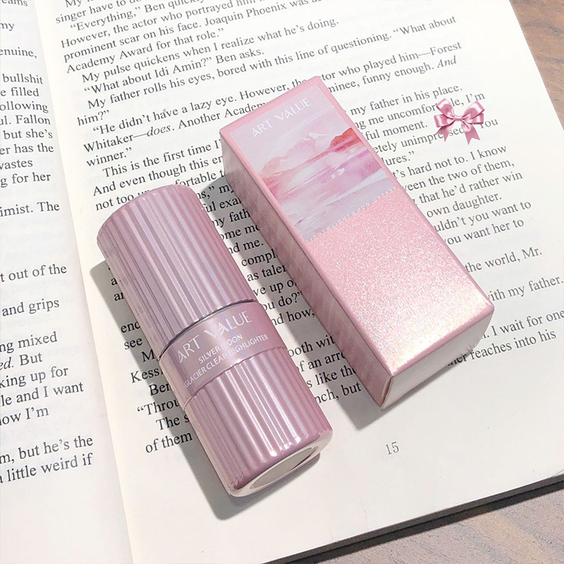 New Art Value products: Silver Moon Glacier Highlighter Stick, Contouring Stick, Cross-border Contour Shadow Pen, Three-dimensional Sleeping Silkworm Face Application Scenario
